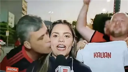 Мужчину задержали полицейские за то, что он поцеловал журналистку в щёку во время эфира