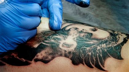 Любительница животных сделала татуировки с прахом умерших питомцев