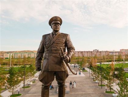 В ВКО открыли памятник первому министру обороны РК