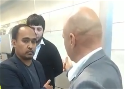 Возмущенные пассажиры требуют уволить сотрудников аэропорта, которые не смогли ответить на казахском языке