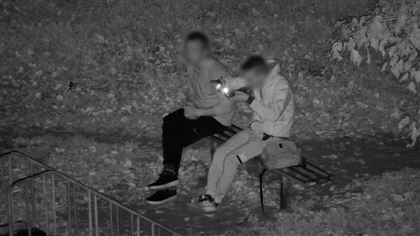 В Уральске камера “Сергек” зафиксировала мужчину, который курил марихуану