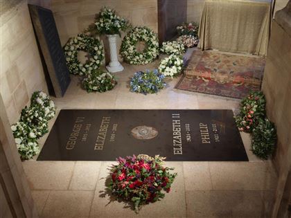 Букингемский дворец опубликовал фото места захоронения Елизаветы II
