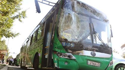 Массовое ДТП с участием автобуса произошло в Алматы