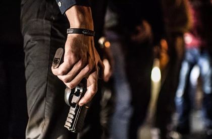 В Талдыкоргане во время спецоперации задержали вооруженного пистолетом мужчину
