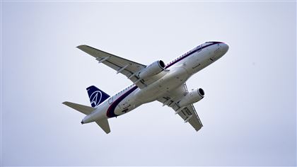 Летевший из Москвы в Алматы самолет экстренно сел из-за сигнала о неисправности