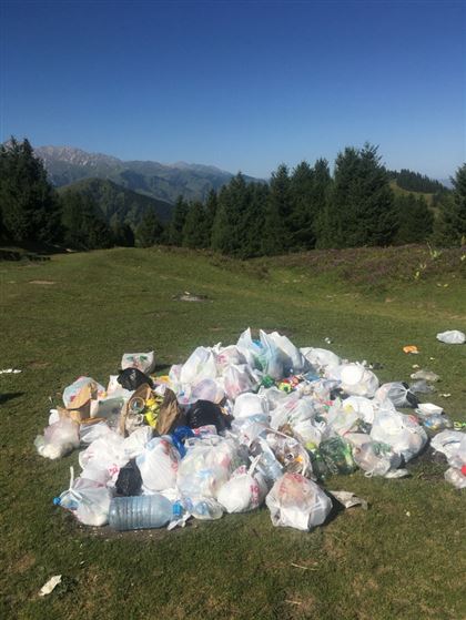 Экоактивисты собрали более полутонны мусора в урочище Кок Жайляу