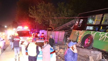Городской автобус влетел в частный дом в Алматы. Есть пострадавшие