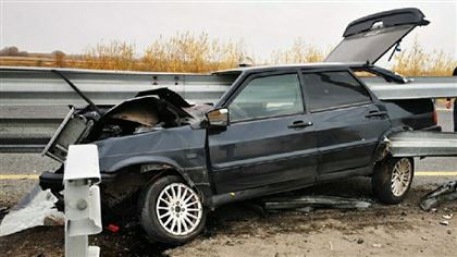 В Павлодарской области водитель снес отбойник на мосту
