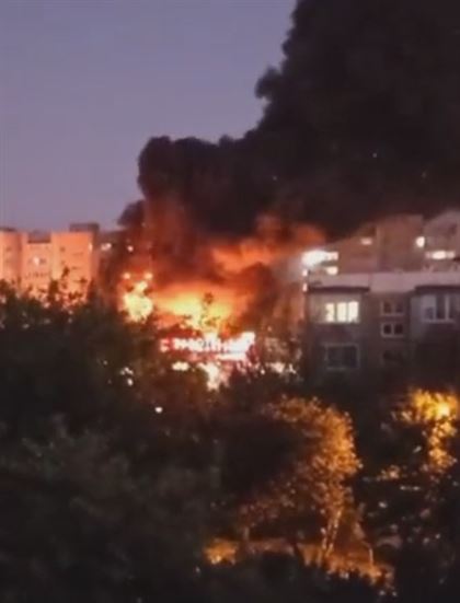 Военный самолет упал на жилой дом в России