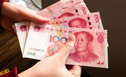 До рекордного уровня упал китайский юань