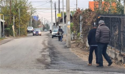 "Тротуар" без бордюров сделали в Талгаре