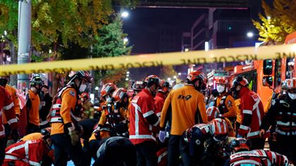 Национальный траур объявлен в Южной Корее в связи с давкой в Сеуле, где погиб 151 человек