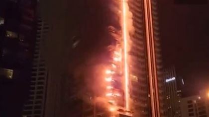 В Дубае загорелся небоскреб