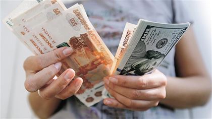 Казахстанским банкам планируют разрешить разовый вывоз наличных рублей из страны