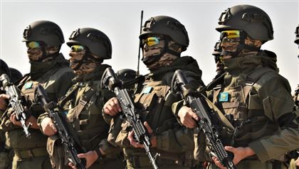 "Тельняшка снимается только с кожей": как казахстанских десантников проверяют на мужество 