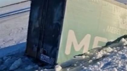 Машина с детьми провалилась под лед в Карагандинской области