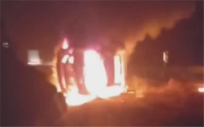 Два человека сгорели в автомобиле в Жамбылской области - видео