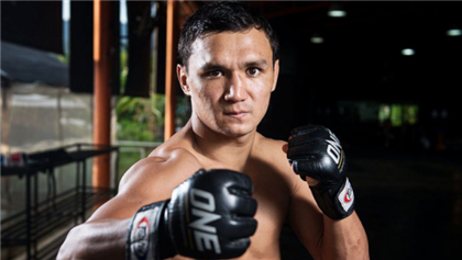 Казахстанскому бойцу не дали провести желанный бой с легендой UFC
