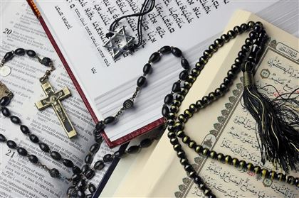 Библия на казахском и намаз на русском: сложности языковых вопросов в религии