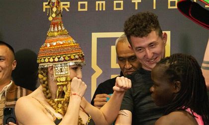 Казахстанскую боксершу жёстко раскритиковали за костюм в национальном стиле
