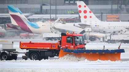 В аэропортах Парижского региона из-за снегопада отменены рейсы