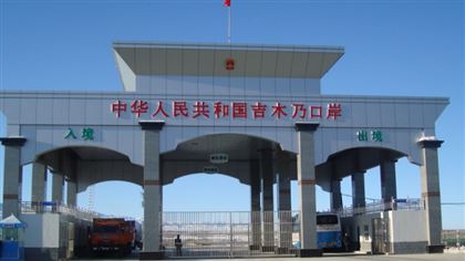 На казахстанско-китайской границе временно приостановили работу автомобильные пункты пропуска