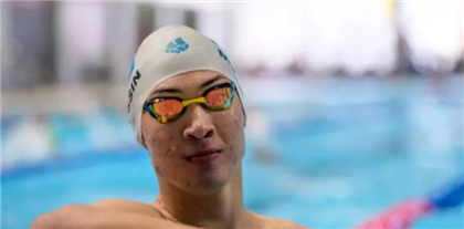 Казахстанец установил рекорд и вышел в полуфинал ЧМ по плаванию