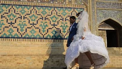 «Специально искал невесту в районах Узбекистана». Почему не только казахи предпочитают жениться на узбечках