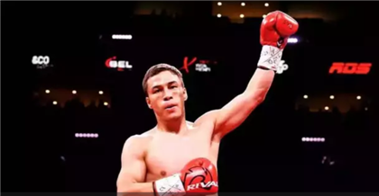 Батыр Джукембаев одержал досрочную победу в поединке с тремя нокдаунами