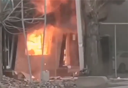Житель Алматы вынес из огня женщину, которую поджёг бывший муж