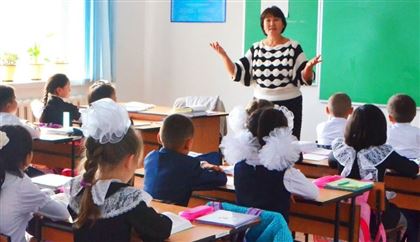 В Казахстане на 25 процентов повысили зарплаты учителям