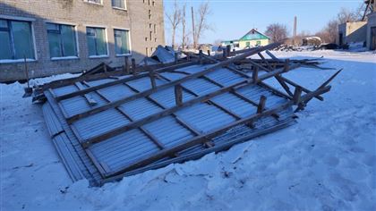 В Павлодарской области ветер снес крышу школы
