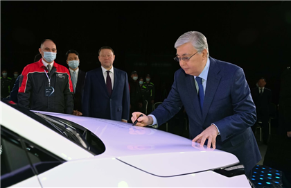 Президент посетил завод и запустил мелкоузловое производство автомобилей Kia