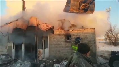 Военнослужащий КНБ спас двоих детей из горящего дома в Акмолинской области