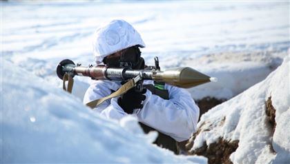 Казахстанские десантники учатся противостоять вражеским беспилотникам