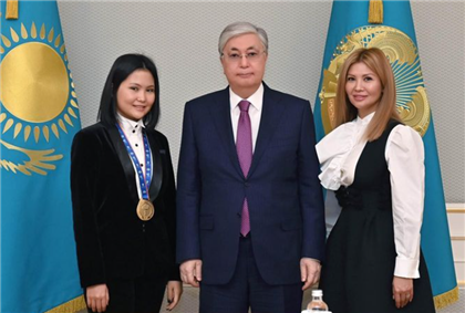 Касым-Жомарт Токаев лично поздравил чемпионку мира по блицу Бибисару Асаубаеву