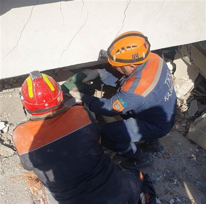Тело казахстанца извлекли из-под завалов в Турции 