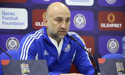 Российский тренер сборной Казахстана по футболу заявил, что не собирается звать в команду россиян