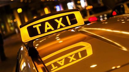 Нелегальных таксистов иностранцев выявляют полицейские в столице