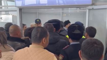 Пассажиры Fly Arystan устроили скандал в аэропорту Астаны