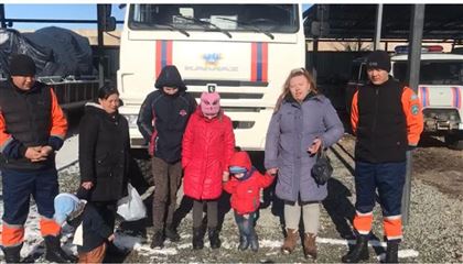 Таксист бросил женщин с четырьмя детьми на перевале в Алматинской области