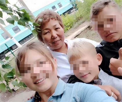 Казахская семья усыновила трех русских детей