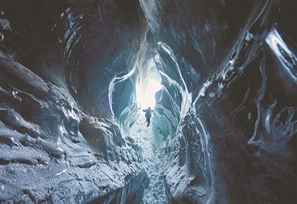 ДЧС Алматы запретил туристам посещать пещеры ледника Богдановича 