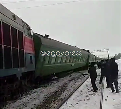 Локомотив столкнулся с пассажирским поездом в Актюбинской области