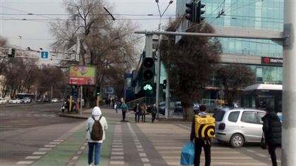 Новые "висячие" светофоры на перекрестках удивили алматинцев