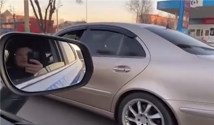 Полицейские устроили "байгу" по улицам на служебном автомобиле - видео