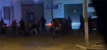 В Шахтинске случилась массовая драка, полицейским пришлось стрелять - видео 
