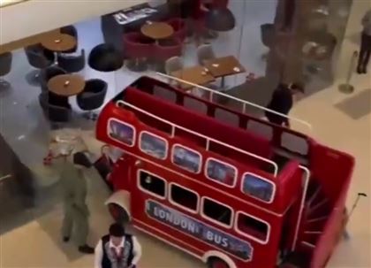 Дети угнали автобус и разгромили кафе в Алматы: что происходит