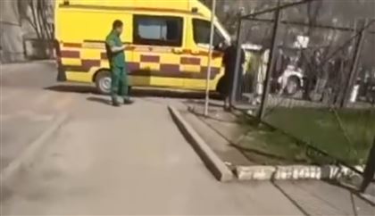 В одной из школ Алматы школьник распылил перцовый баллончик