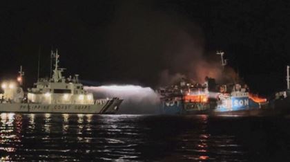 На Филиппинах загорелось пассажирское судно, погибли люди